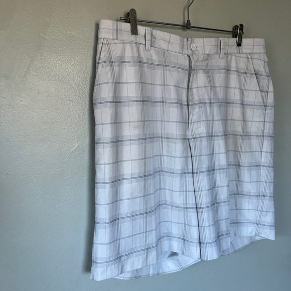 Kirkland Signature Men’s White Plaid Golf Shorts – Size 36 – Stretch Performance - Picture 3 of 10